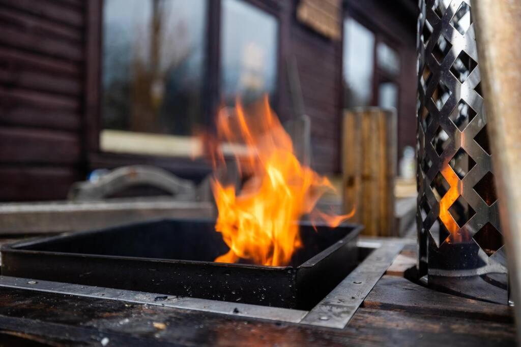 The Woodland Lodge - Wood Fired Hot Tub And Firepit Hambleton Eksteriør bilde