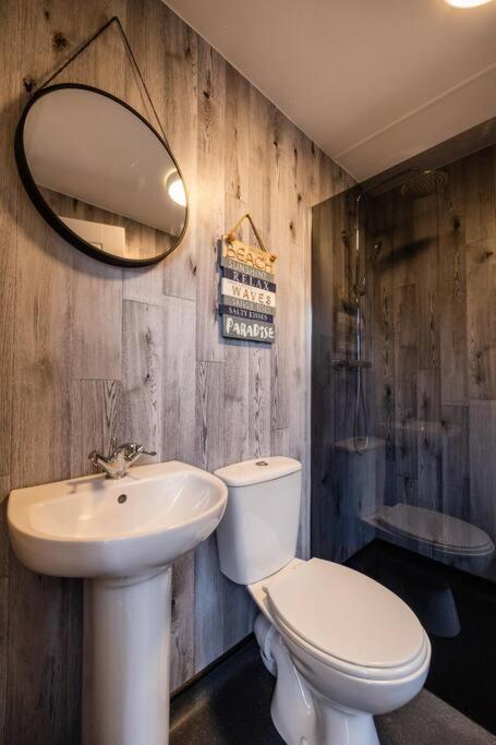 The Woodland Lodge - Wood Fired Hot Tub And Firepit Hambleton Eksteriør bilde