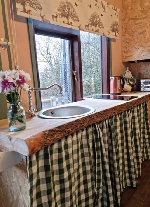 The Woodland Lodge - Wood Fired Hot Tub And Firepit Hambleton Eksteriør bilde