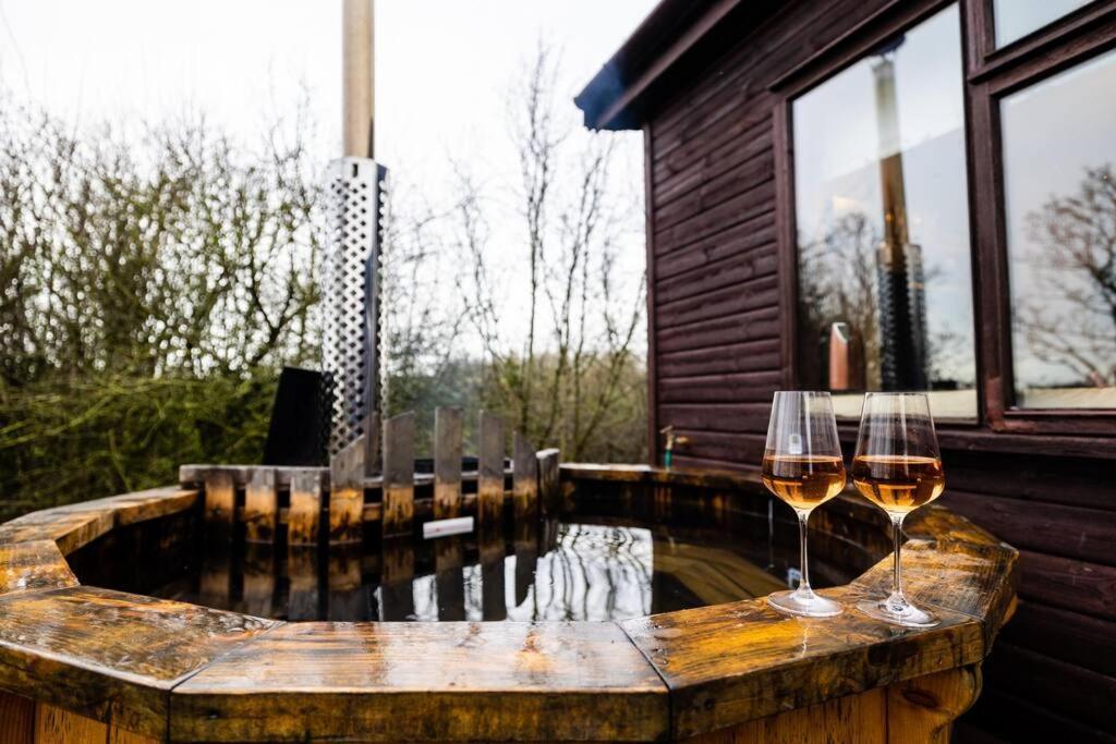 The Woodland Lodge - Wood Fired Hot Tub And Firepit Hambleton Eksteriør bilde